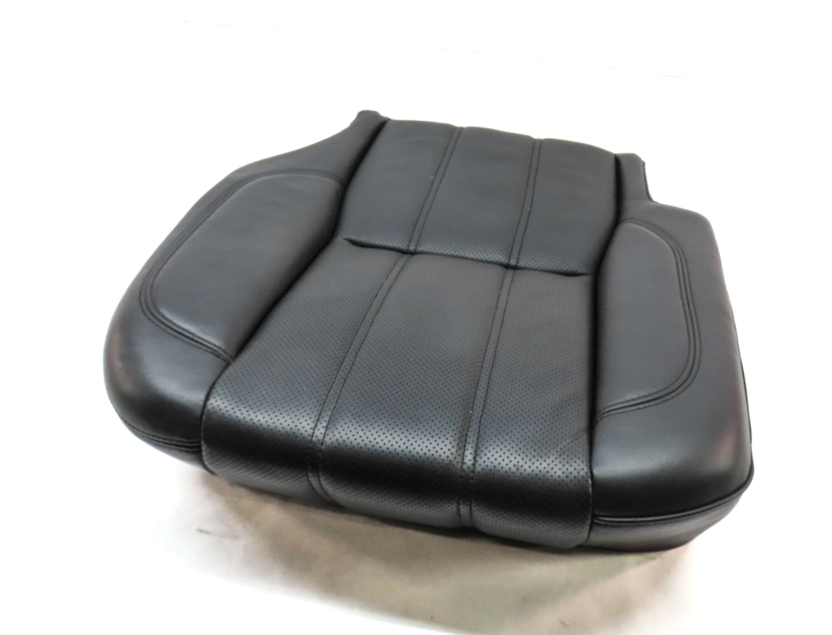 2016 LAND RANGE ROVER (L405) REAR RIGHT LOWER COMFORT HEAT VENT CUSHION (BLACK) — exact item pictured